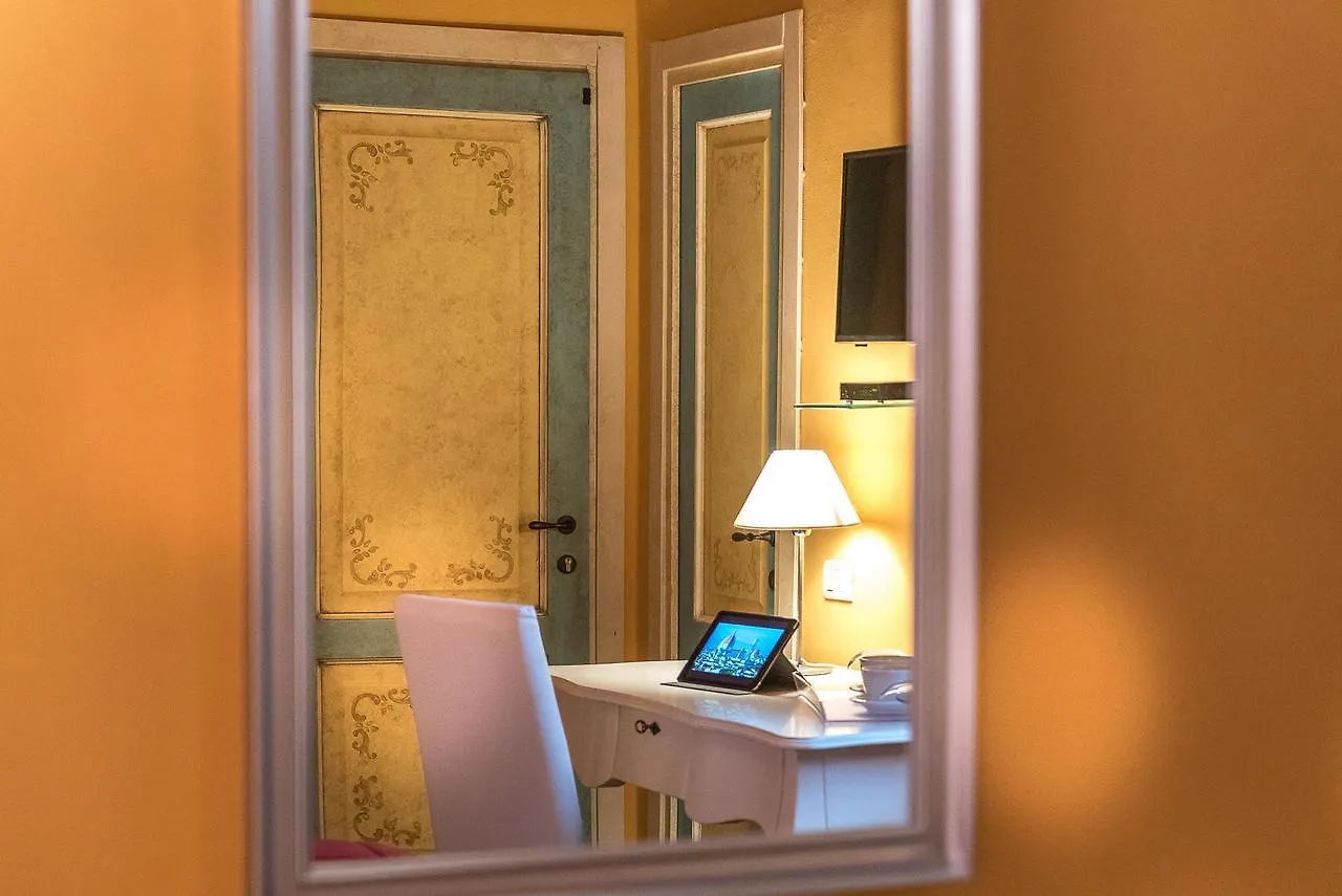 Residenza Conte Di Cavour & Rooftop Florence 2*,