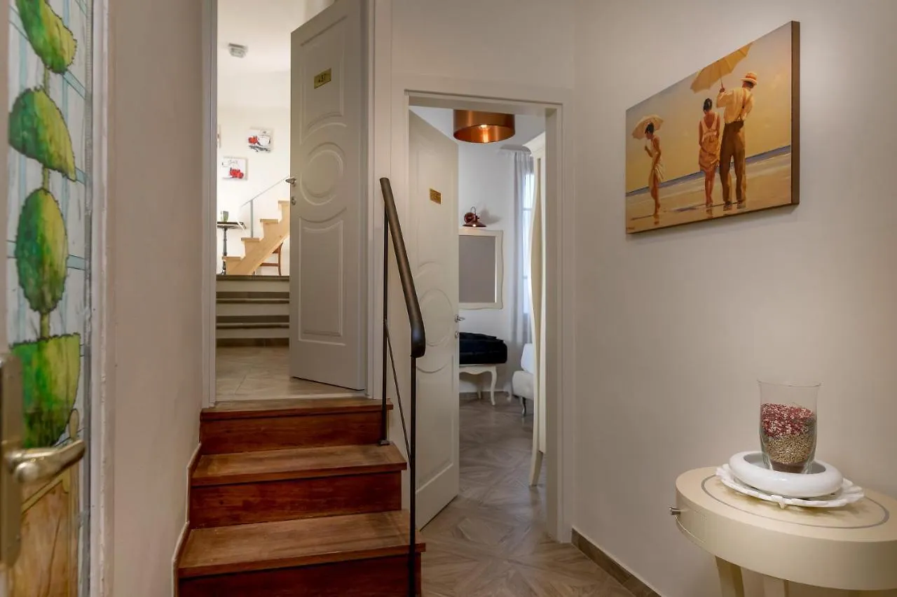 Residenza Conte Di Cavour & Rooftop Florence Guest house